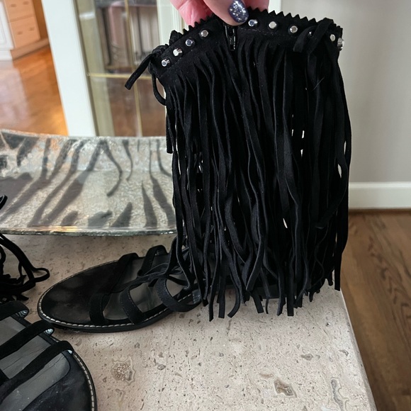 Great Stuart Weitzman fringed gladiator sandals. In very good condition. - Picture 2 of 4